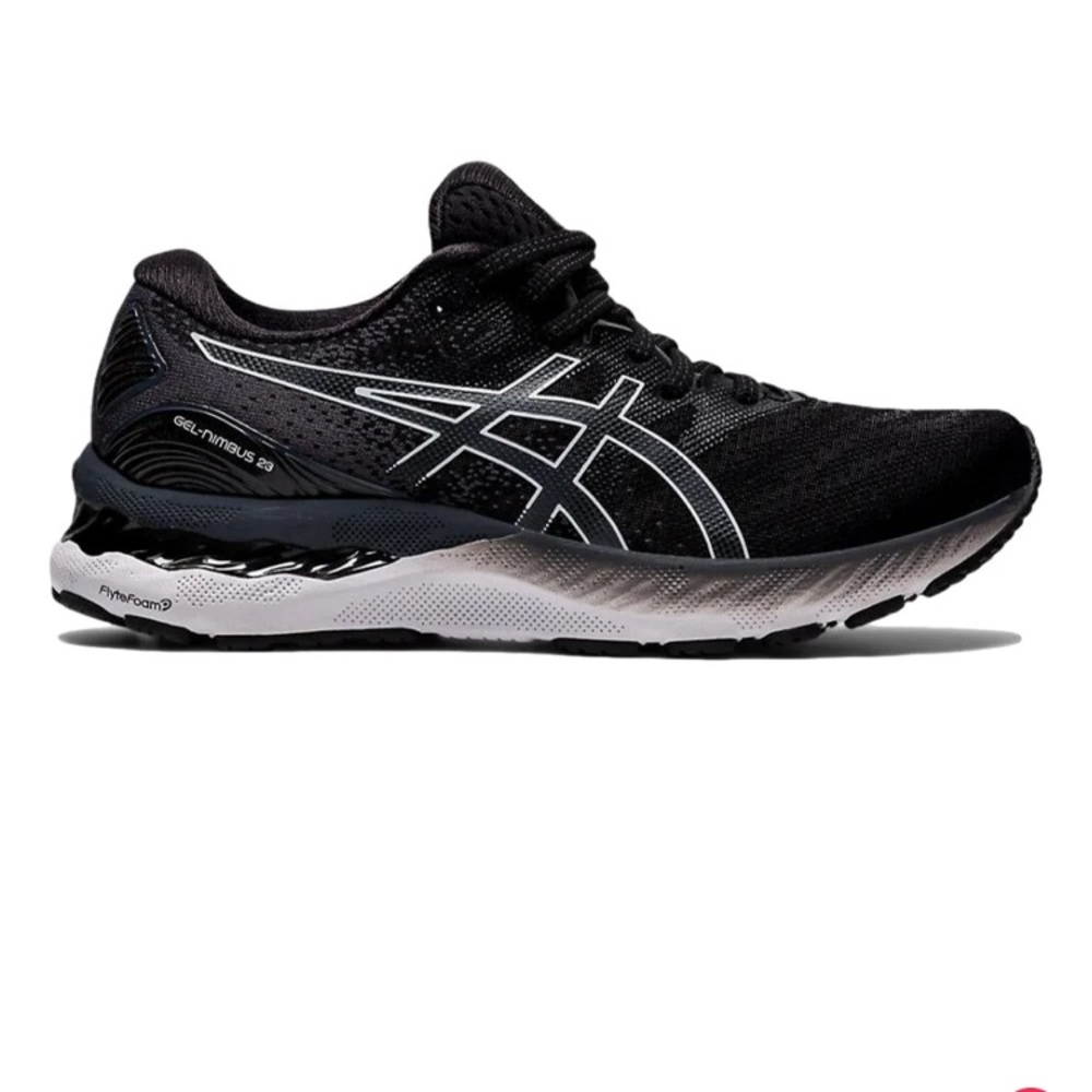 WOMEN'S ASICS NIMBUS 23, size 6.5